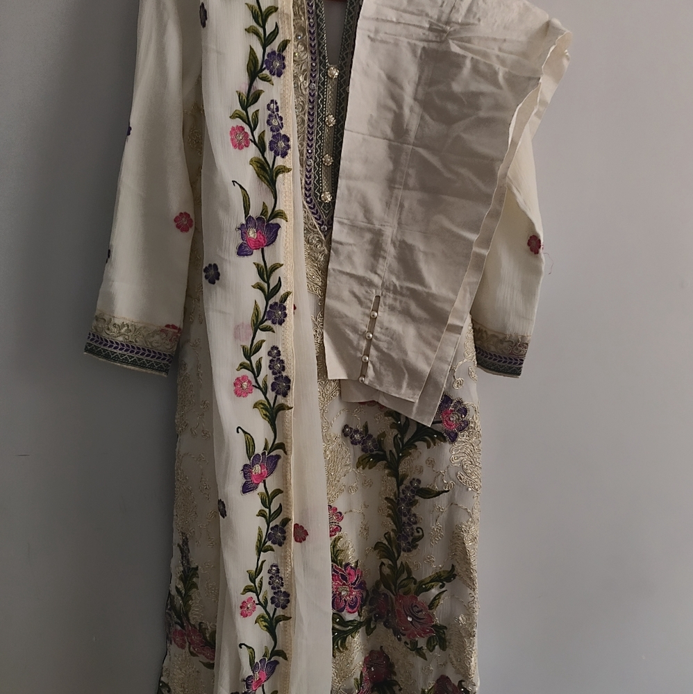 White salawar kamiz